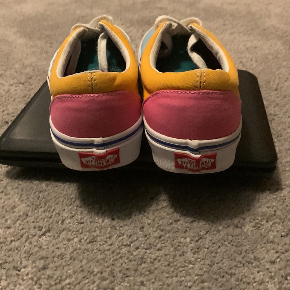 Vans - Picture 4 of 6